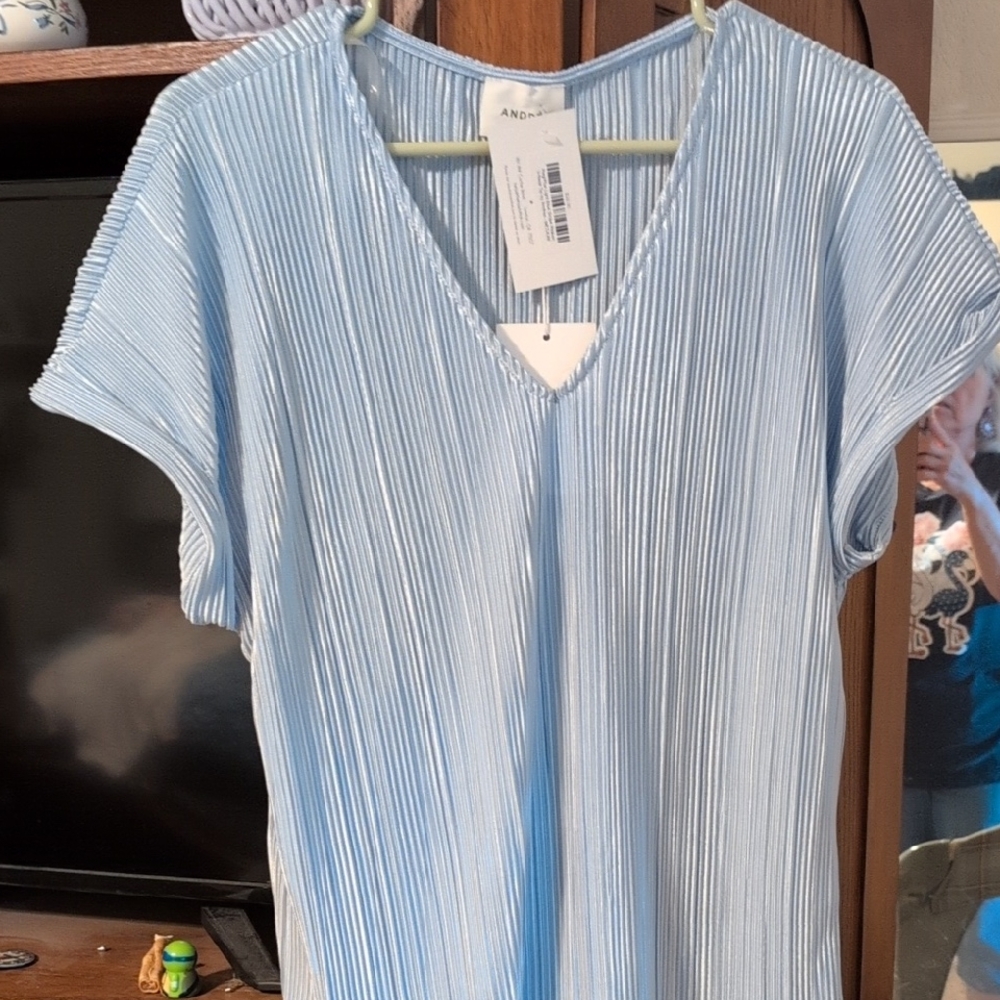 ANDREE BY UNIT Blue and White Ribbed Short Sleeve Blouse